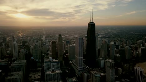 Horizonte-de-Chicago-al-atardecer---antena