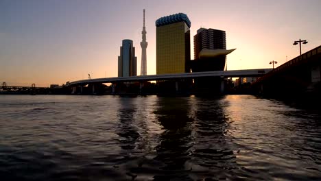 Tokyo-City-Skyline-bei-Sonnenaufgang.