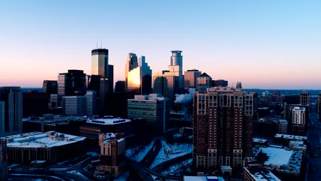 Antena-horizonte-Minneapolis---puesta-de-sol-de-colores