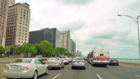 Fahrt-entlang-des-Seeufers-Michigan-in-Chicago-Time-Lapse-Kamerawagen