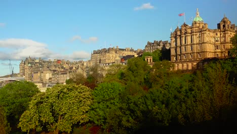 Blick-auf-Edinburgh-Stadt-bei-Sonnenuntergang,-Schottland,-Vereinigtes-Königreich,