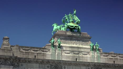 Brussels-Triumphal-Arch-monument-at-Cinquantenaire-park.