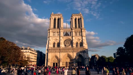 am-Nachmittag-Zeitraffer-der-Kathedrale-Notre-Dame,-paris