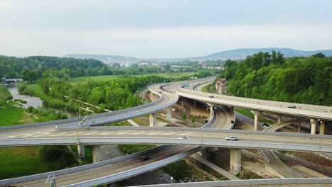 Suiza-soleado-zurich-paisaje-urbano-tráfico-carretera-aérea-panorama-4k