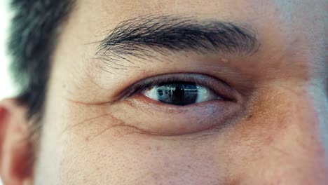 Nahaufnahme-eines-Mannes-Auge