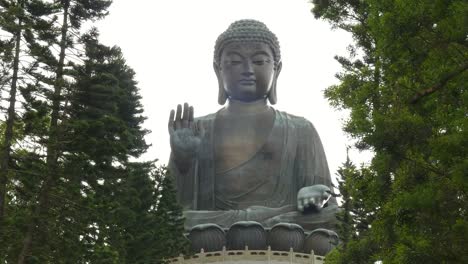 Zoom-in-Schuss-von-Tan-Tian-Riesenbuddha-in-Hong-Kong