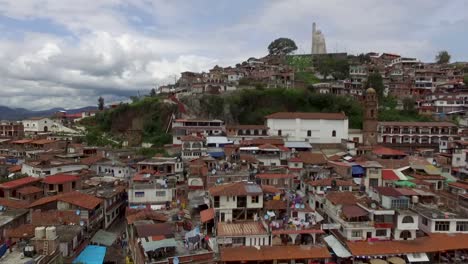 Aerial-drone-fly-in-towards-the-statue-on-Janiztio,-Mexico