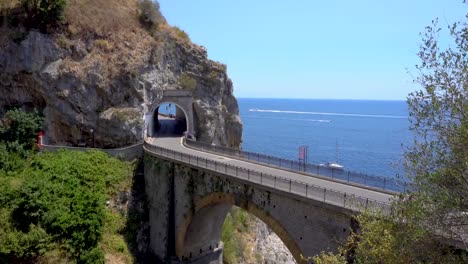 Strasse-der-Amalfiküste,-Italien