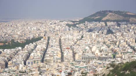 Vista-aérea-de-los-tejados-y-casas-en-Atenas,-Grecia.