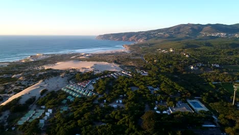 Vista-aérea-drone-de-playa-de-Guincho-en-Cascais,-Portugal