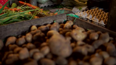 Fresh-Brown-Potatoes-for-sale-at-Traditional-Market