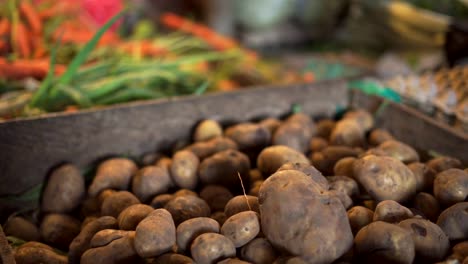 Piles-of-Potatoes-for-sale-at-vegetable-market