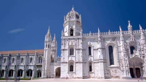 El-Jeronimos-monasterio-o-Hieronymites-monasterio-está-ubicado-en-Lisboa,-Portugal-timelapse-hyperlapse