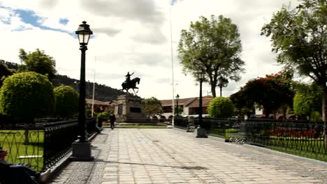 Monumento-honrar-General-Sucre