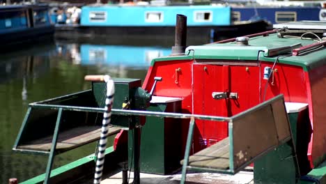 Gas-Street-Basin,-Birmingham.-Kanalboot-Detailarbeit.