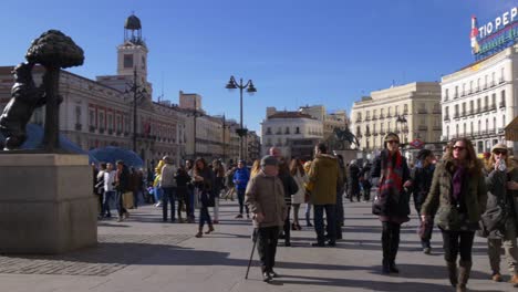 spain-madrid-crowded-puerta-del-sol-panorama-4k