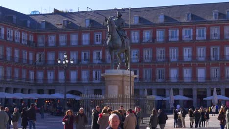 spain-sunny-day-tourist-crowded-plaza-mayor-4k-madrid