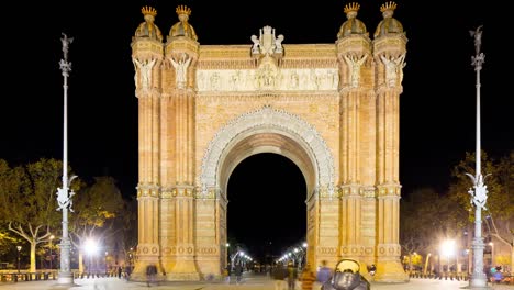 Luz-de-noche-lugar-turístico-arco-del-triunfo-4-K-lapso-de-tiempo-de-barcelona,-España
