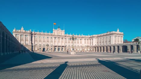 Madrid-Tageslicht-berühmten-touristischen-Königliche-Palast-Panoramablick-4-k-Zeitraffer-Spanien