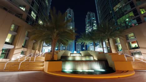 Nacht-Beleuchtung-Dubai-Stadt-Touristen-zu-Fuß-Bay-Brunnen-4-k-Zeit-verfallen-Vereinigte-Arabische-Emirate