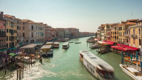 Italien-Sommer-Tag-Venedig-Stadt-berühmten-Rialto-Brücke-grand-Canal-Verkehr-Panorama-4k-Zeitraffer