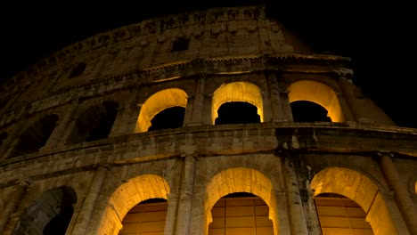 Vista-nocturna-de-Colosseum-Romana