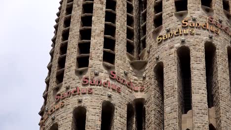 Kirche-der-Sagrada-Familia-In-Barcelona