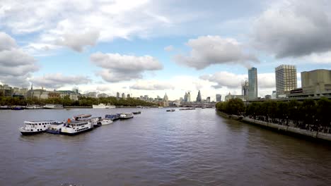 Themse,-St.-Pauls-Cathedral,-Real-Time,-London