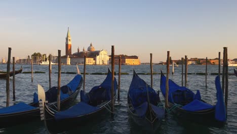 Italien-Venedig-San-Marco-Square-Palazzo-Ducale-Bucht-Gondel-Parkplatz-Sonnenuntergang-Panorama-4k