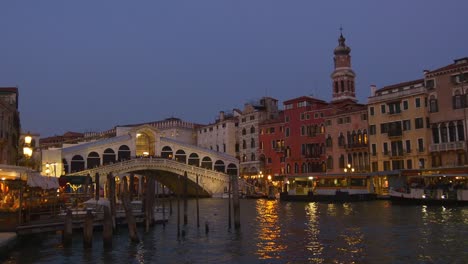 italy-famous-night-twilight-venice-city-rialto-bridge-grand-canal-bay-panorama-4k