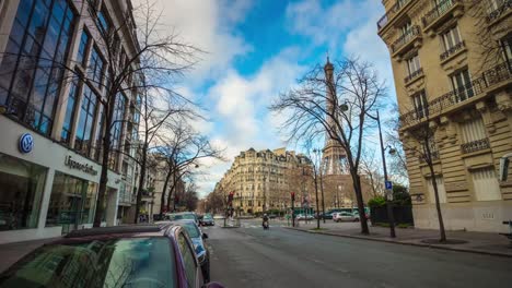 Francia-cielo-atardecer-paris-avenue-de-suffren-panorama-calle-Torre-de-eiffel-4k-lapso-de-tiempo