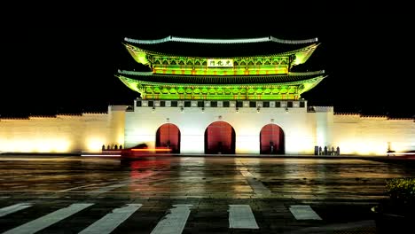 Gyeongbokgung-Palace-at-night-in-Seoul,-South-Korea.