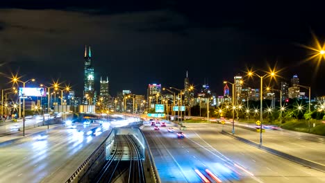 Chicago-Autobahn-bei-Nacht-Zeitraffer-Skyline-4K-1080p