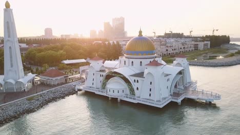 Aerial-Footage---Sunrise-at-a-mosque,-The-Melaka-Straits-Mosque