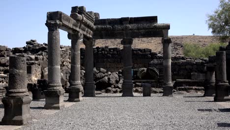 Negro-ruinas-de-la-antigua-sinagoga-judía-en-Israel