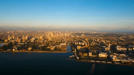 Luftbild-Stadt-mit-Wolkenkratzern-und-Gebäuden.-Philippinen,-Manila,-Makati