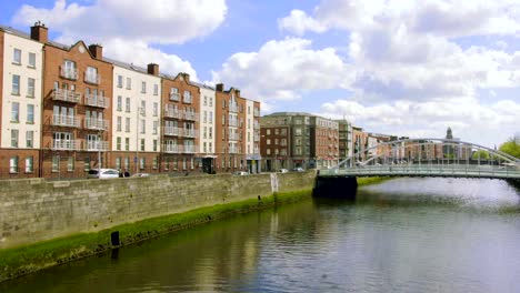 Panorama-in-Sunny-day-of-Liffey-Bridge-in-Dublin,-Ireland