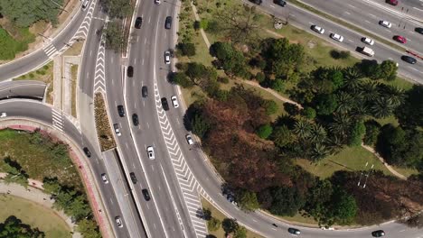 Top-View-of-Marginal-Pinheiros-in-Sao-Paulo,-Brazil