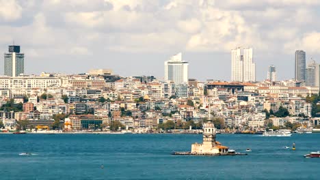 Time-Lapse-de-la-torre-(Kizkulesi)-de-la-doncella-y-el-estrecho-del-Bósforo,-Estambul,-Turquía