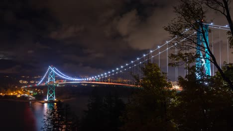 Paisaje-urbano-Vancouver-noche-puente-Lionsgate