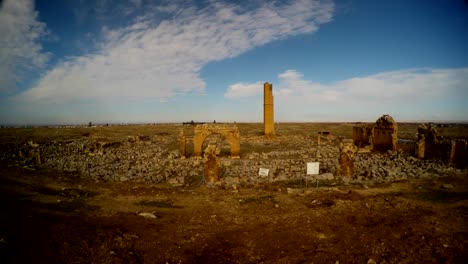 Remains-of-the-minaret,-ruins-of-Date-Harran-University,-close-to-the-border-between-Turkey-and-Syria