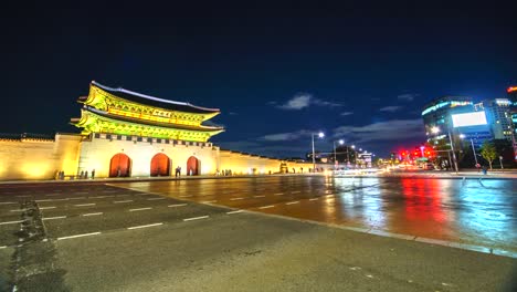 4K,-Zeit-verfallen-Gyeongbokgung-Palast-in-Seoul-Stadt-und-Verkehr-in-der-Nacht-von-Südkorea