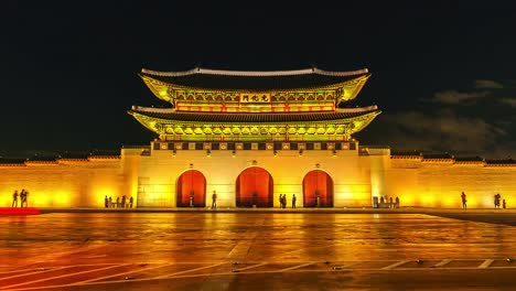 4K-Time-lapse-of-Gyeongbokgung-palace-and-traffic-in-Seoul-of-South-korea