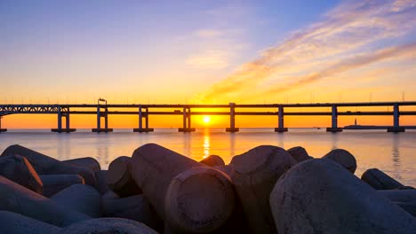 Timelapse-Gwangan-Brücke-und-Haeundae-bei-Sonnenaufgang,-Busan-City-Süd-Korea.Timelapse-4k