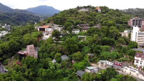 Casas-de-Taipei-escondidos-en-las-montañas