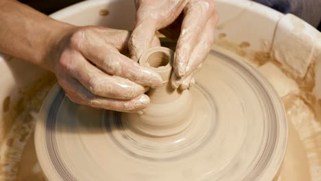 Man-works-with-a-potter's-wheel,-only-hands