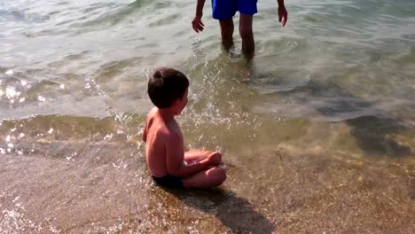 Young-father-with-a-little-son-on-the-sea-beach