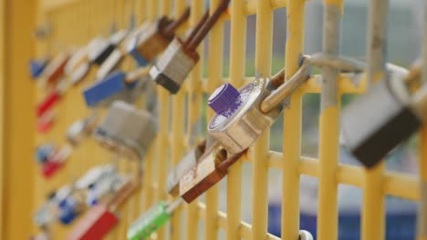 Tracking-Dolly-Closeup-Shot-of-Locks-on-Pittsburgh-Bridge