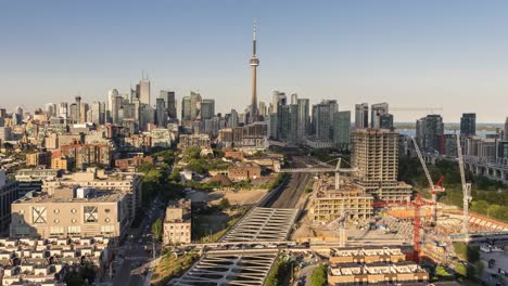 Ciudad-moderna-horizonte-Downtown-Toronto-nubes