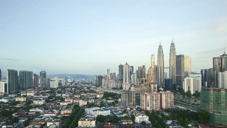 día-a-la-noche-al-día-(desde-el-atardecer-hasta-el-amanecer)-en-Kuala-Lumpur